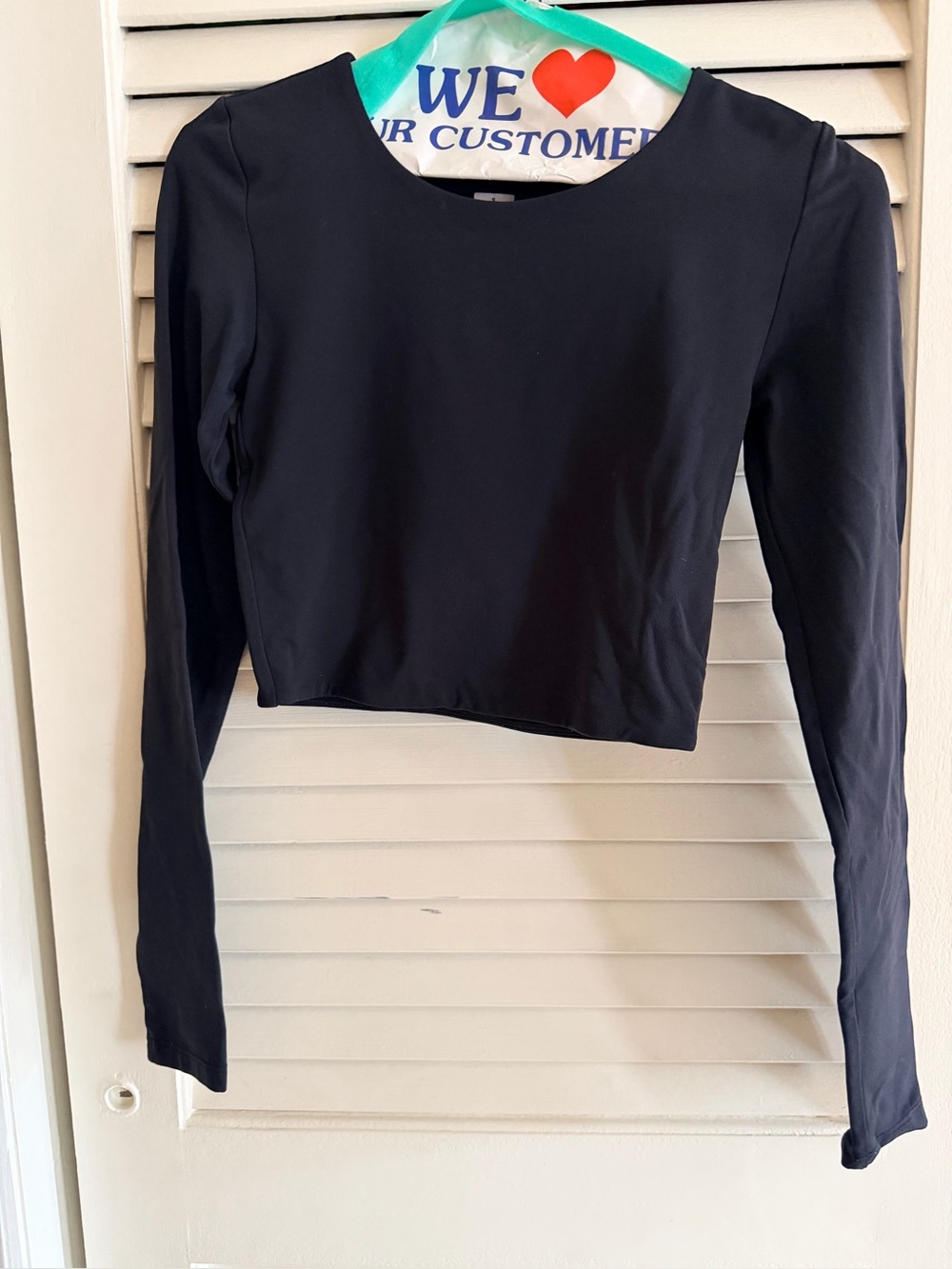 Aritzia- Babaton Contour women’s long Sleeve crop- Black